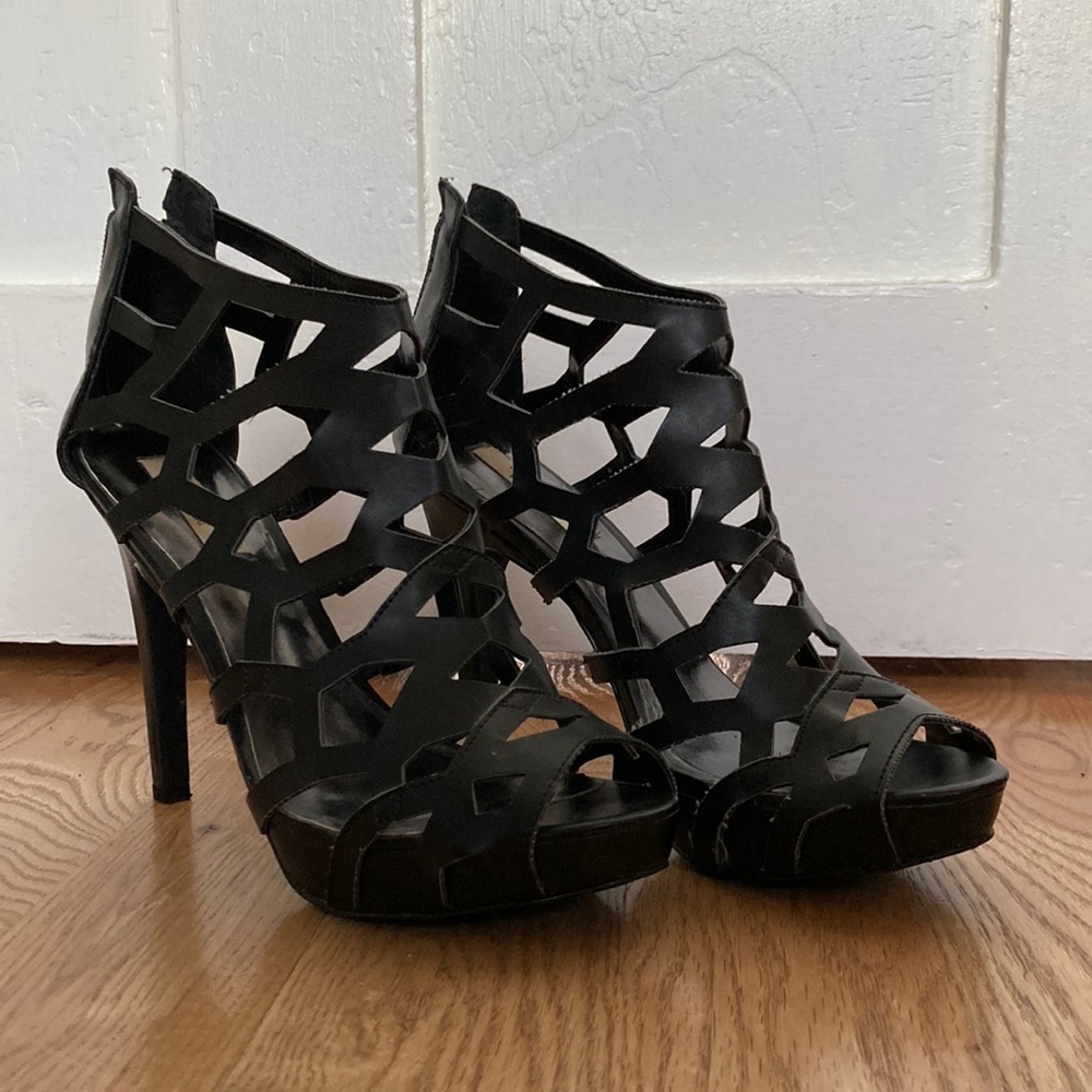 Simply Vera Vera Wang black strappy heels